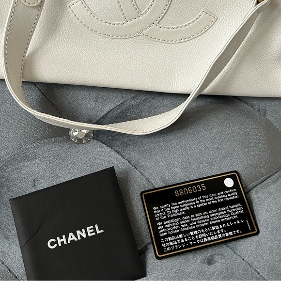 Chanel White Leather ‘CC’ Tote - Picture 6 of 6
